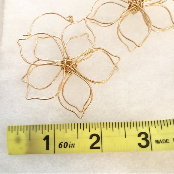 Gold Tone Wire Gardenia Flower Hoop Earrings with jewel - Picture 13 of 13